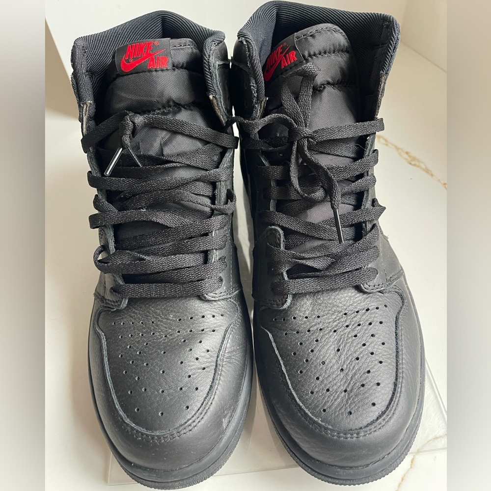 Nike Air Jordan 1 Retro High OG 'Triple Black' sneaker - Picture 4 of 10